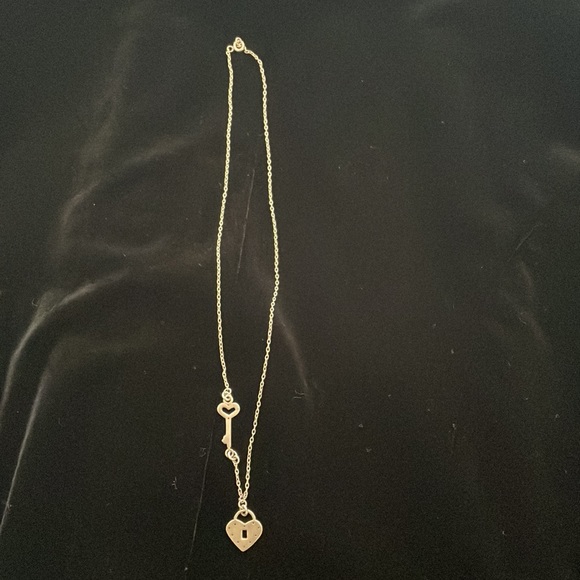 Adorable heart and key Silver necklace - Picture 2 of 7